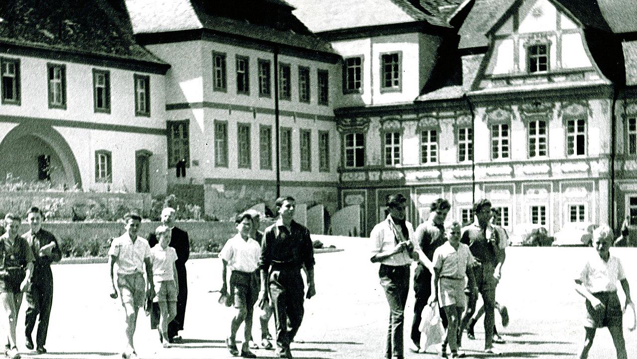 Schulhof des Klosters Rebdorf