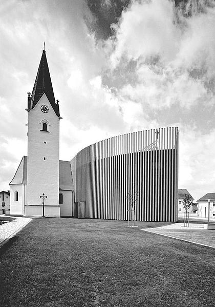Pfarrkirche St. Peter, 2003, Wenzenbach bei Regensburg, Bayern. Foto © Peter Manev