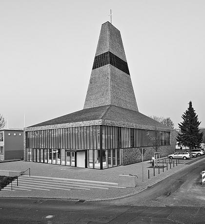 Evangelische Kirche, 2010, Herzogenaurach bei Nürnberg, Bayern. Foto © Michael Christian Peters 
